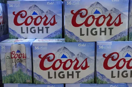 股票在线配资 摩森康胜下调全年预期并计划削减开支 消费者支出疲软引担忧